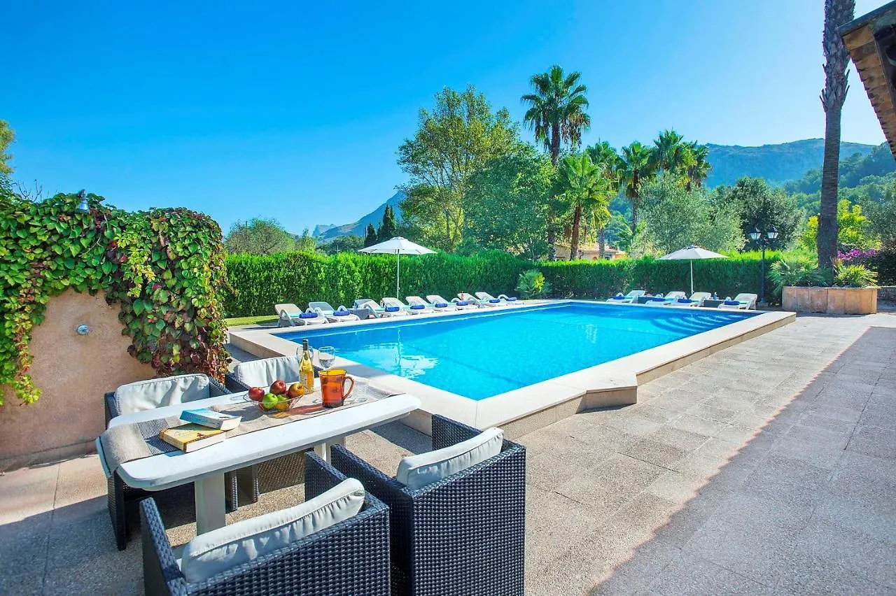 Villa Papa: Serene Mountain Views in Cala San Vicente Pollenca