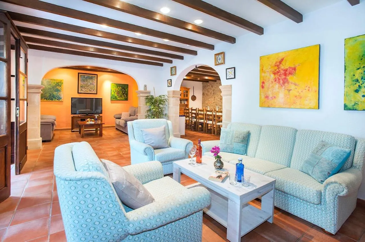 Villa Papa: Serene Mountain Views in Cala San Vicente Pollenca
