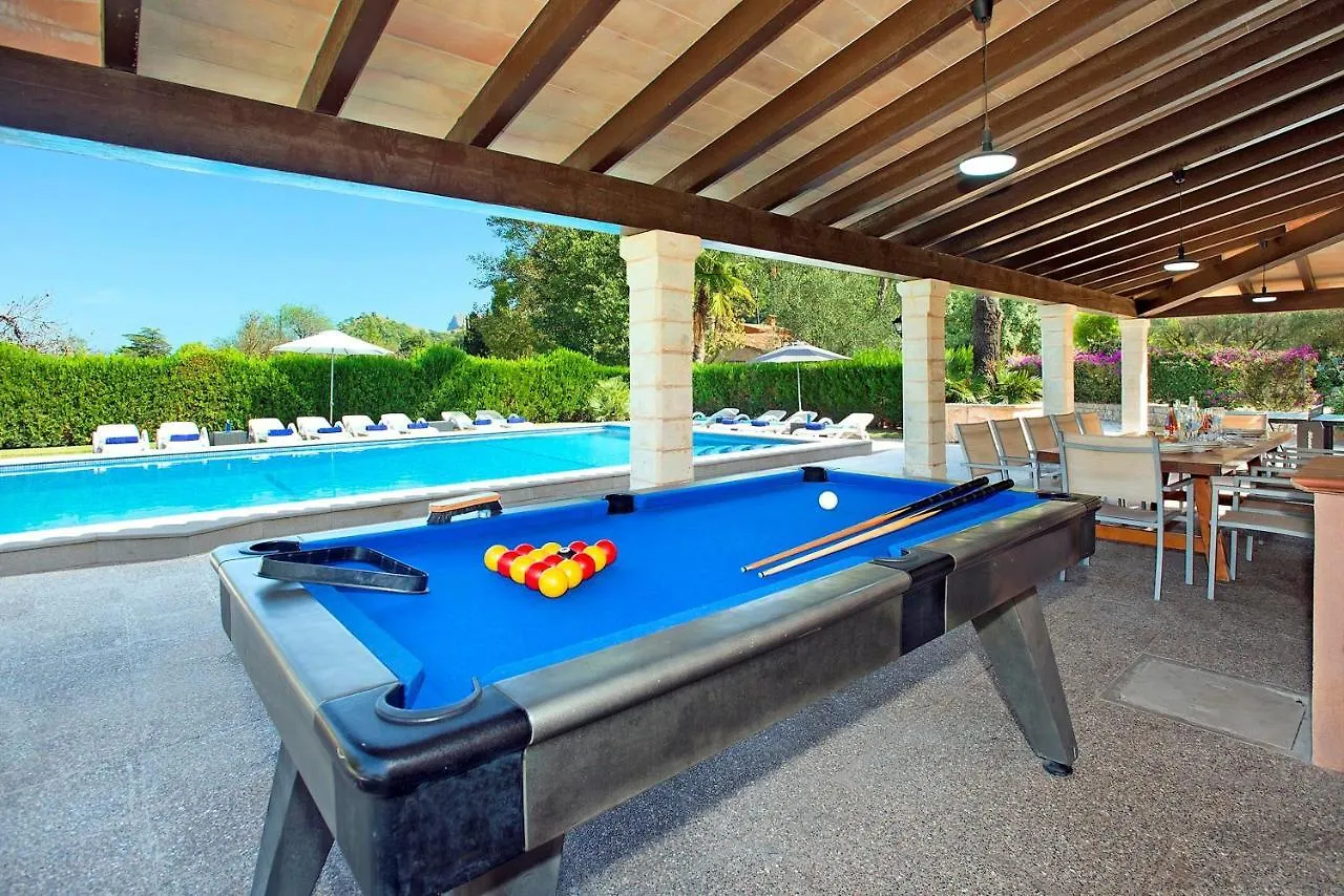 Villa Papa: Serene Mountain Views in Cala San Vicente Pollenca