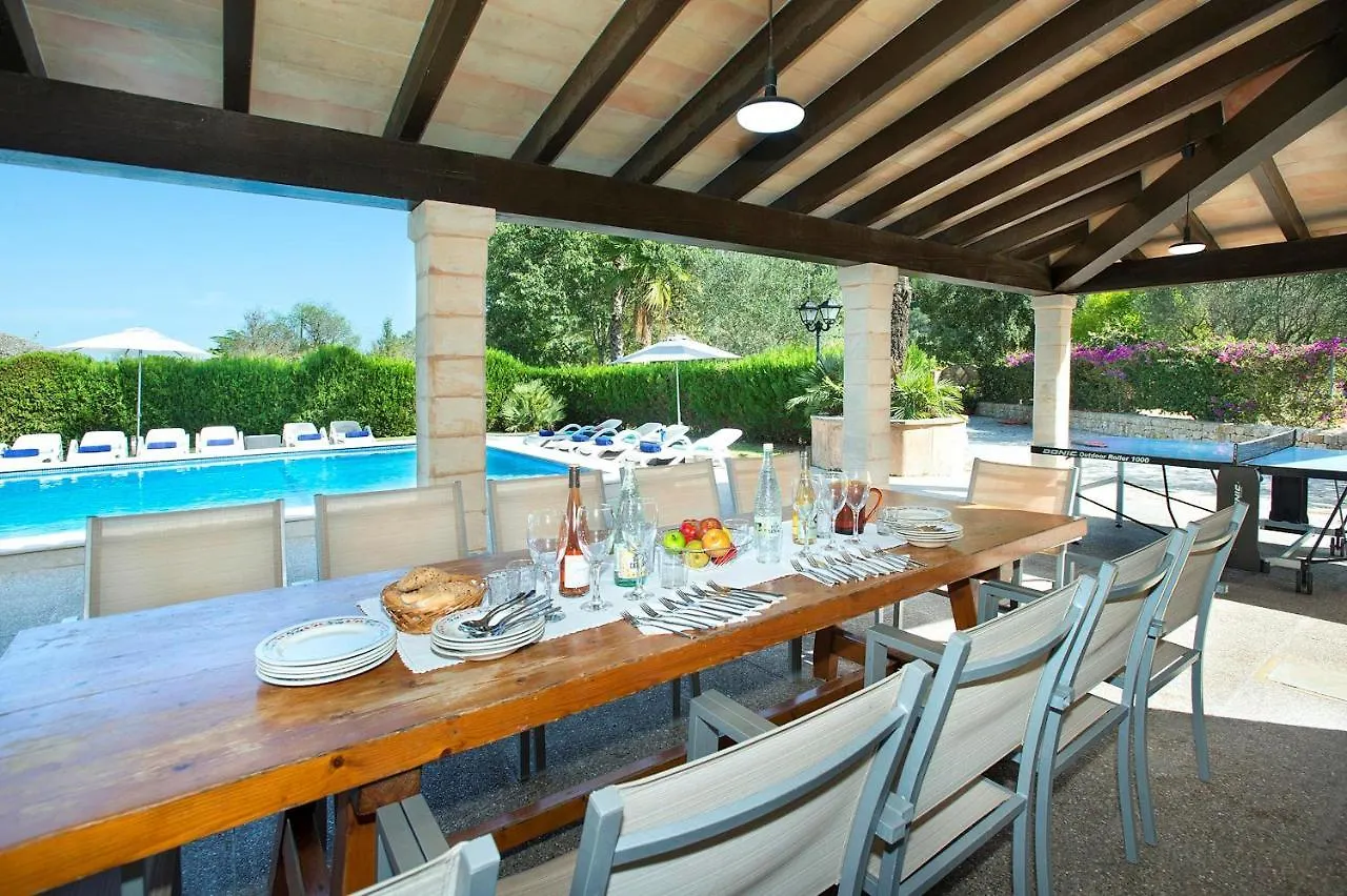 Villa Papa: Serene Mountain Views in Cala San Vicente Pollenca