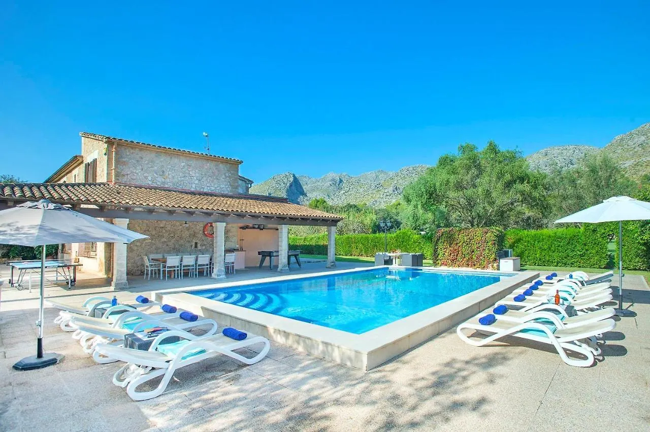 Villa Papa: Serene Mountain Views in Cala San Vicente Pollenca 0*,