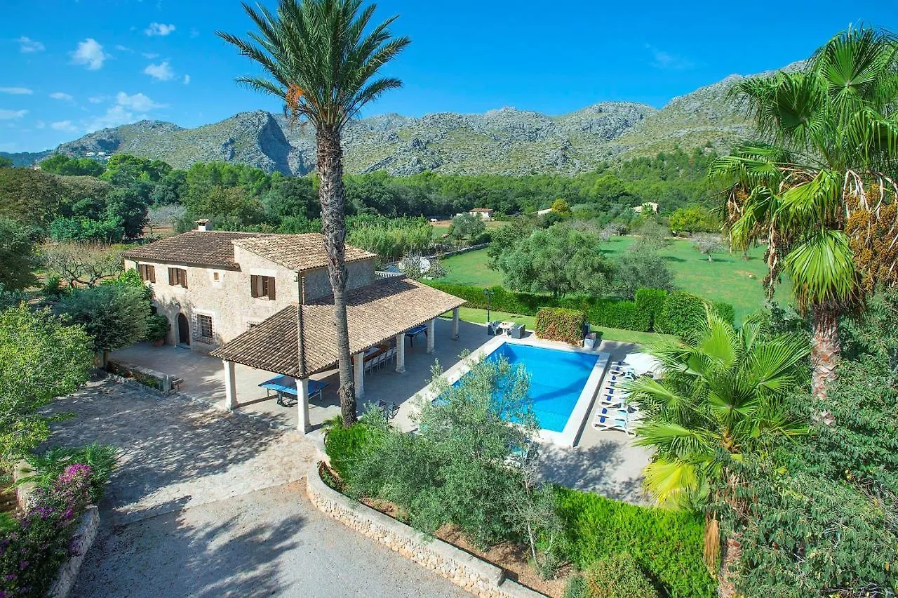 Villa Papa: Serene Mountain Views in Cala San Vicente Pollenca