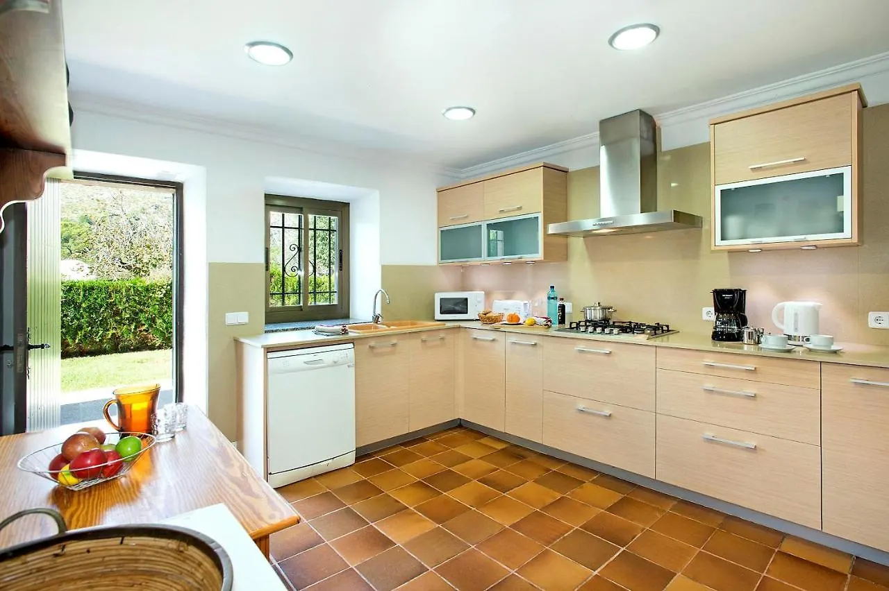 Villa Papa: Serene Mountain Views in Cala San Vicente Pollenca