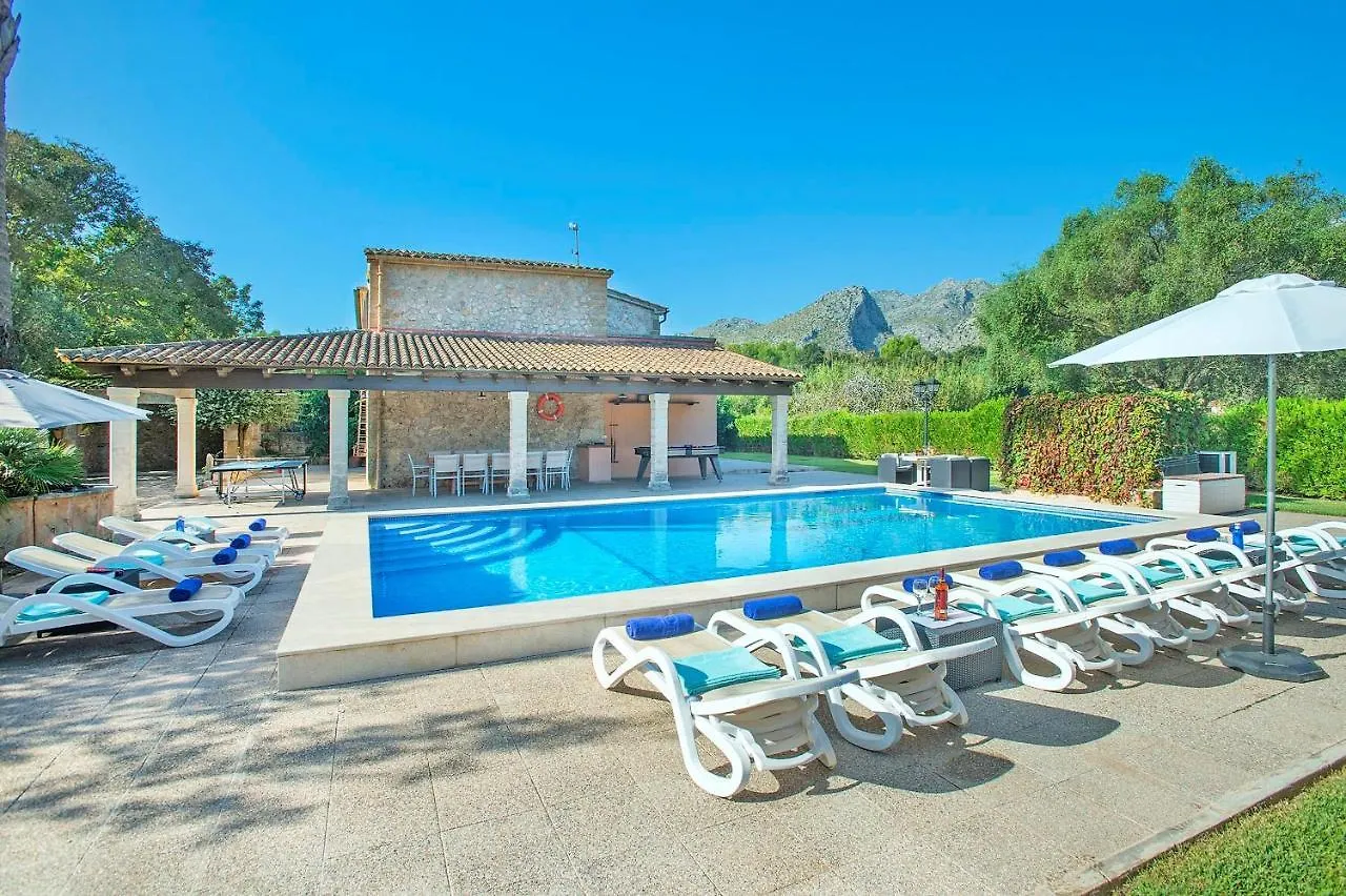 Villa Papa: Serene Mountain Views in Cala San Vicente Pollenca